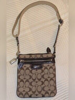 Coach Vintage Signature C Swingpack Crossbody Bag Khaki Brown/ Wine Color Lining